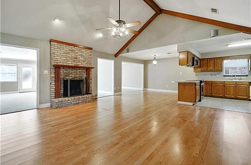 3rd image of 609 Sarazen Dr
