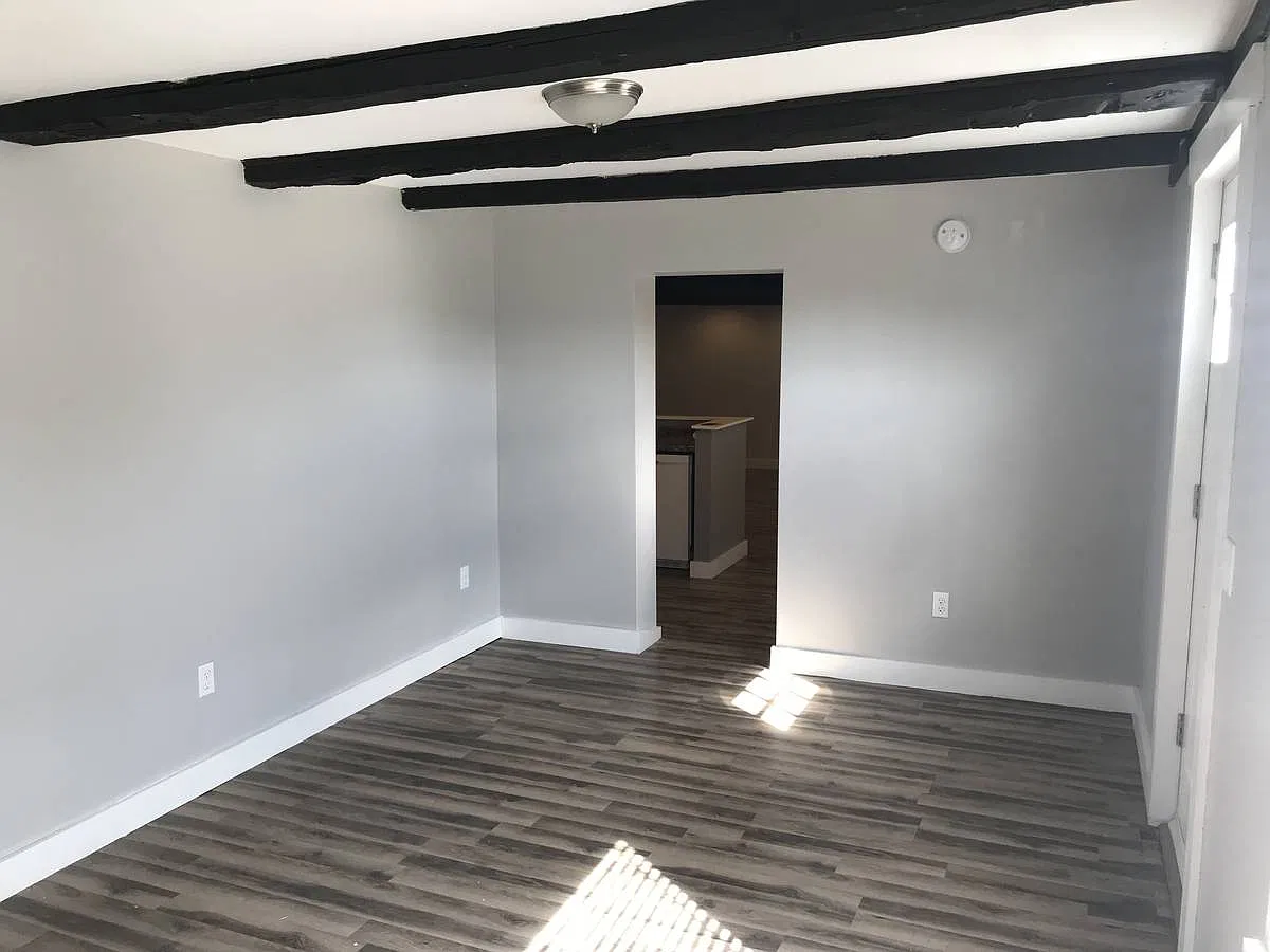 3 bed, 1400 sqft, $1,900 — Photo 3