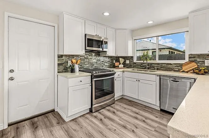 2735 Alexander Dr — Photo 11