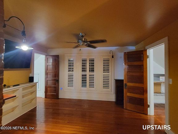 5th image of 216 N SUMMIT Street