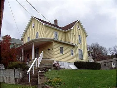 393 Broadway St photo 1
