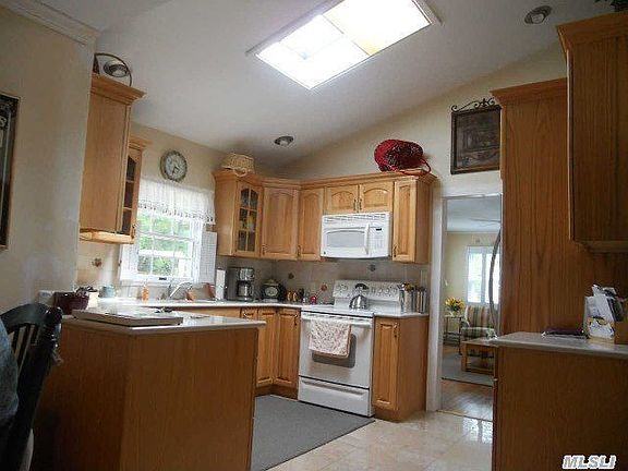 2nd image of 145 Roseland Ln