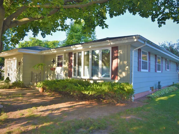 1123 Windsor St, Oshkosh, WI 54902