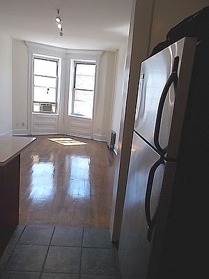 4th image of 465 Park Pl APT 3R
