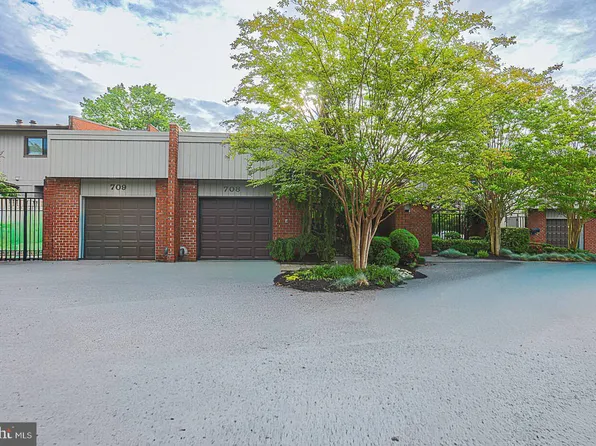 708 Old Crossing Dr, Baltimore, MD 21208