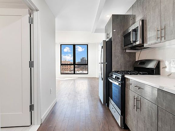 5th image of 91-09 Roosevelt Ave #614