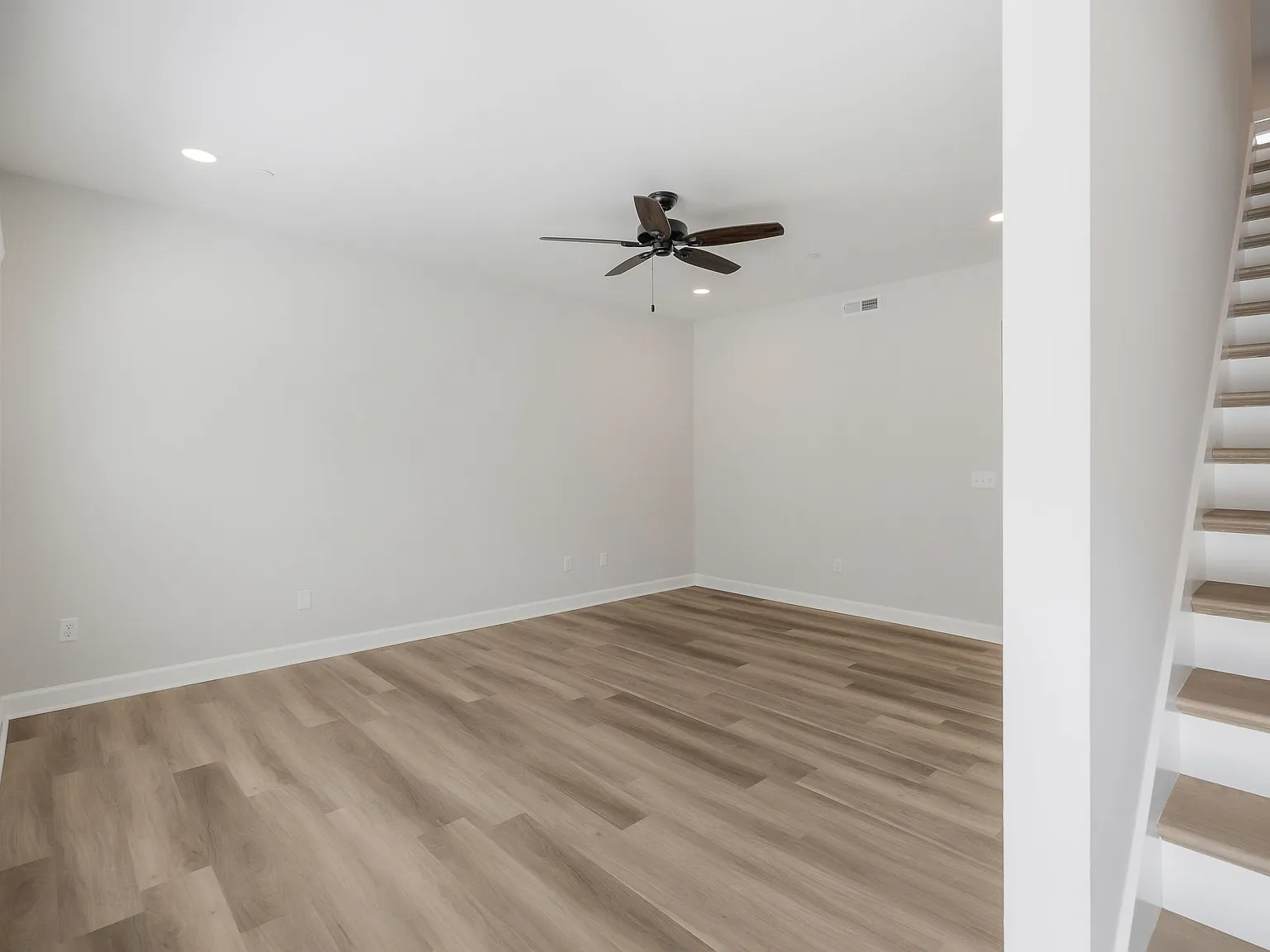 2 bed, 2.5 bath, 1300 sqft, $1,500 — Photo 4