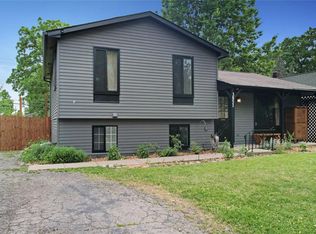 3851 Mapleleaf Rd, Waterford, MI 48328