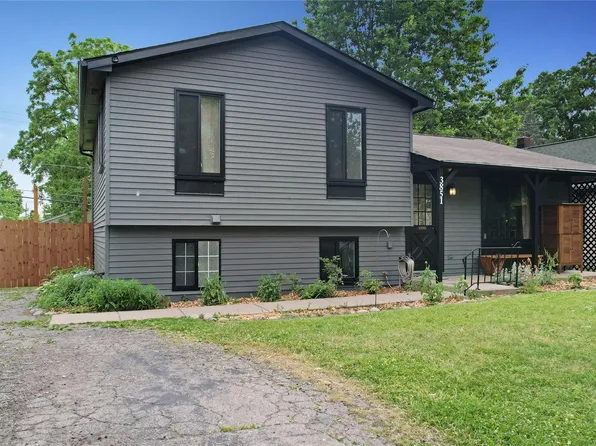 3851 Mapleleaf Rd, Waterford, MI 48328
