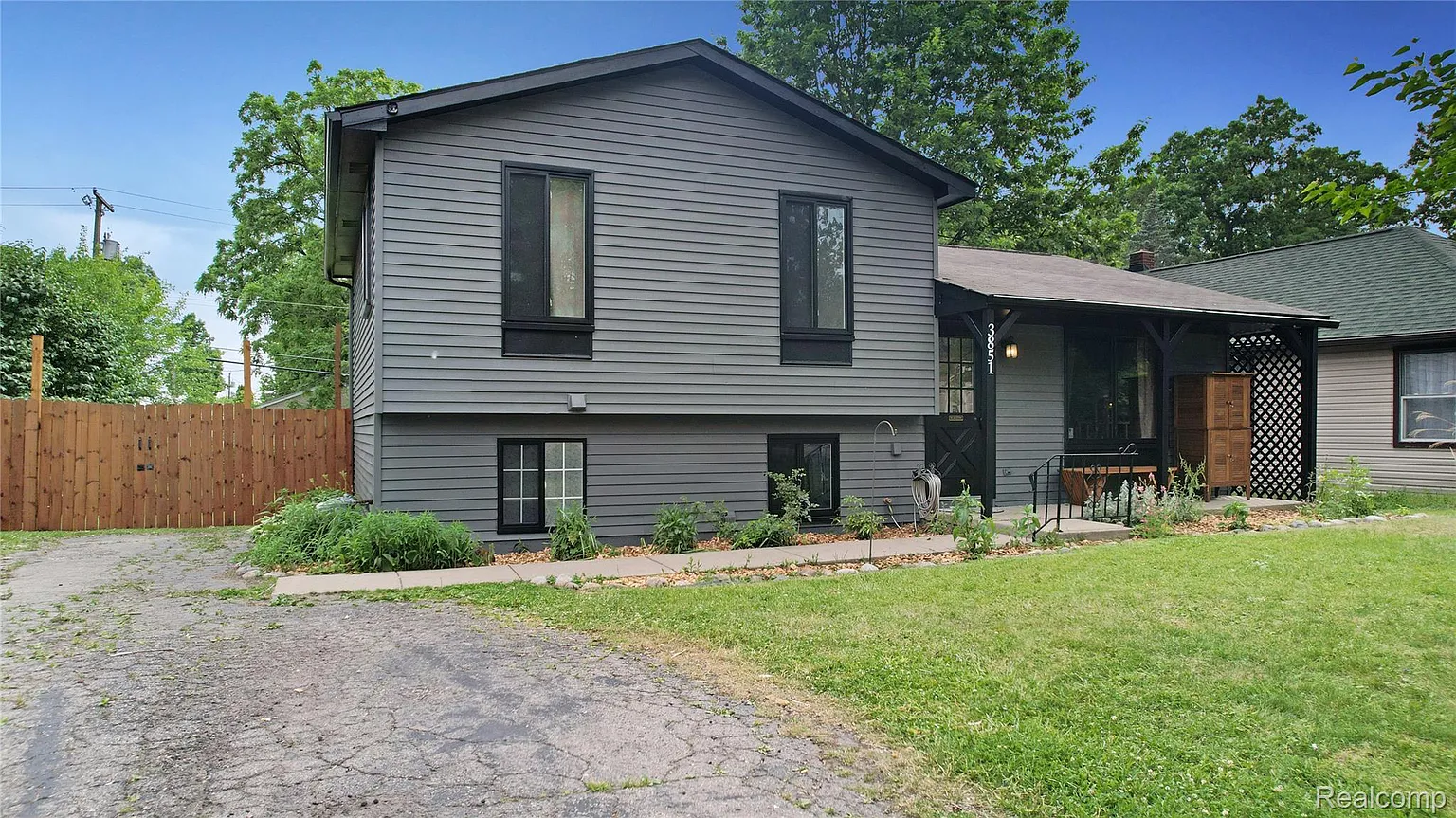 3851 Mapleleaf Rd photo 1