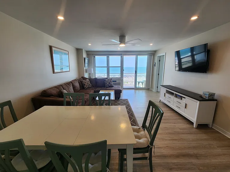 9400 Atlantic Ave #513 — Photo 2