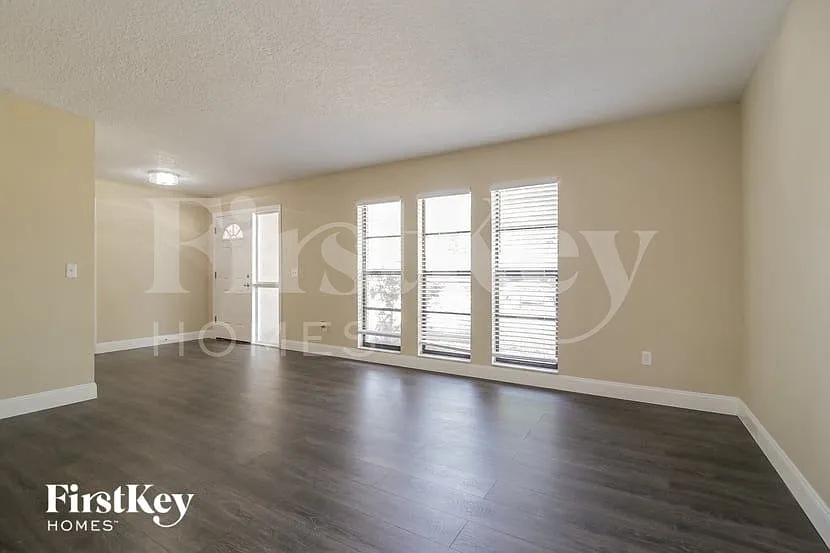 3 bed, 2.0 bath, 1810 sqft, $2,780 — Photo 3