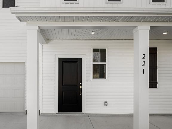 4th image of 221 Idle Dr