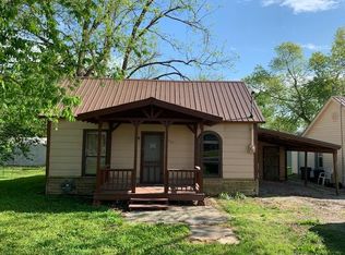 209 E 8th St, Pineville, MO 64856