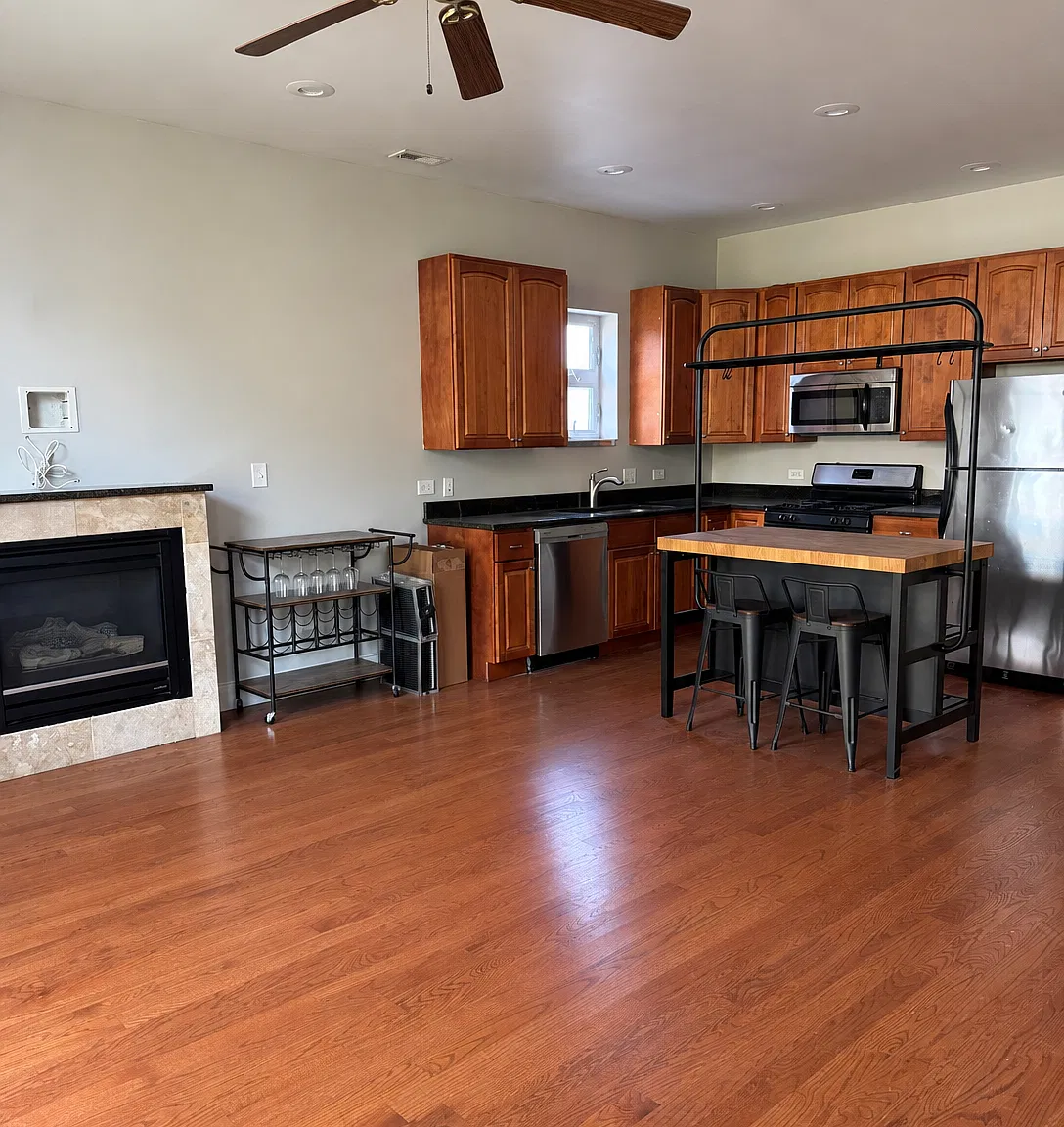 2 bed, 1200 sqft, $3,100 — Photo 4