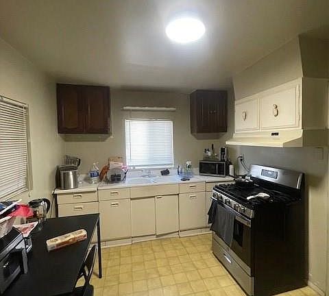 5th image of 1319 Hollister St