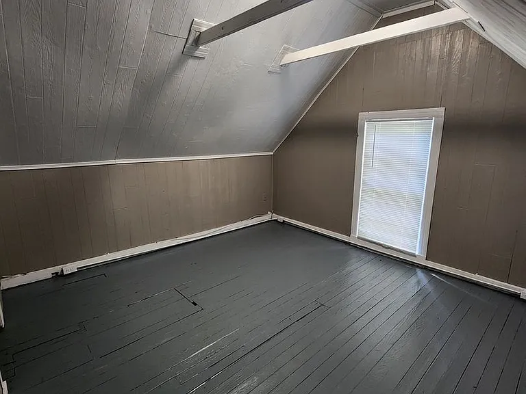 937 E North St — Photo 14