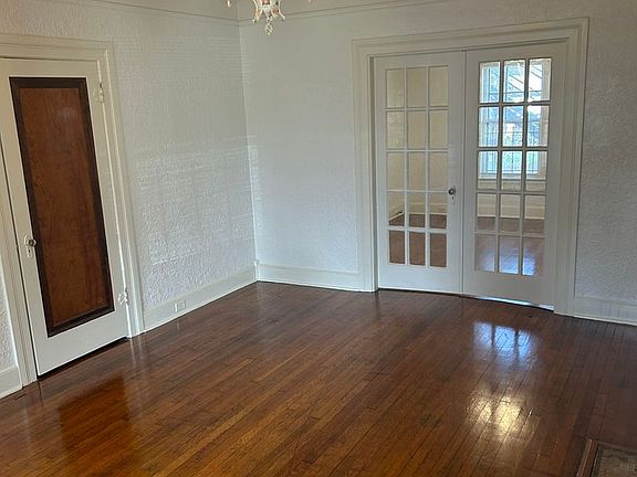 2nd image of 1037 W Magnolia Ave