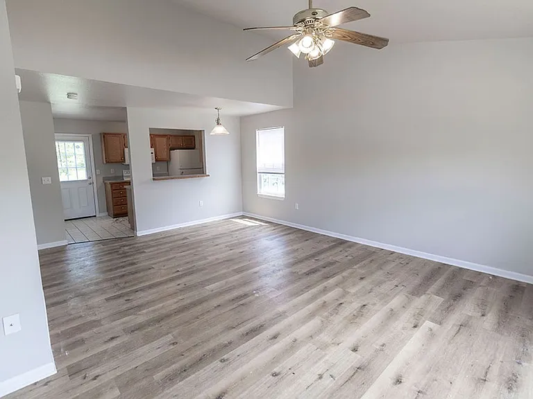 1412 N Frideriki Dr — Photo 2