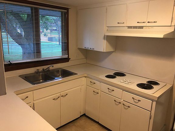4th image of 399 W Lakewood Blvd