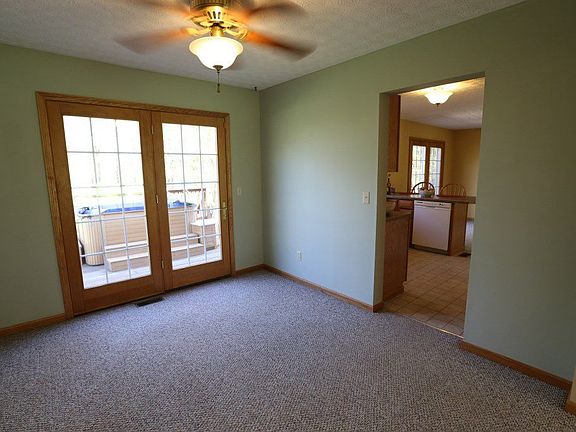 3rd image of 454 Grand Valley Dr