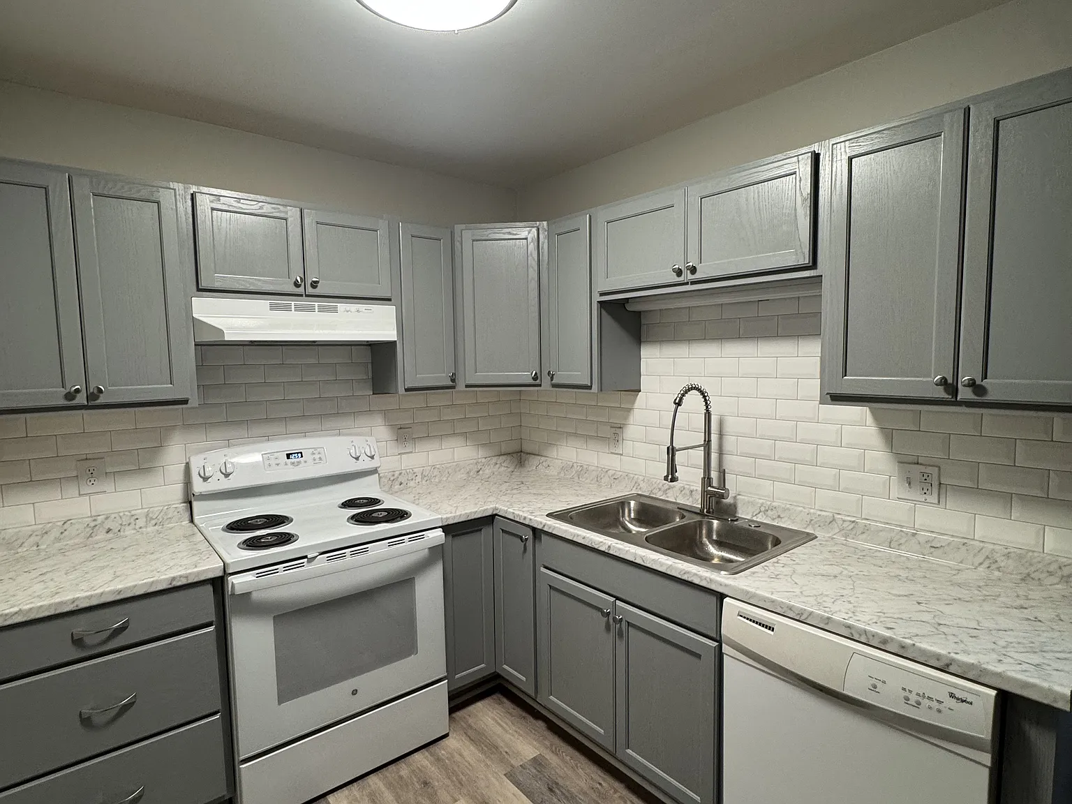 2 bed, 1.5 bath, 950 sqft, $1,350 — Photo 2