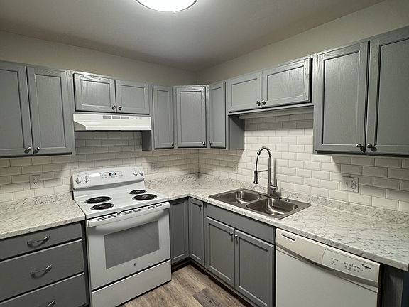 2nd image of 80 Parkview Pl NW #A5