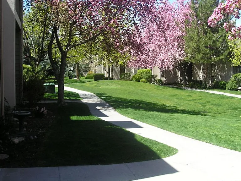 1639 E Saint Charles Pl — Photo 19