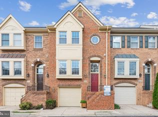 8038 Merry Oaks Ct, Vienna, VA 22182