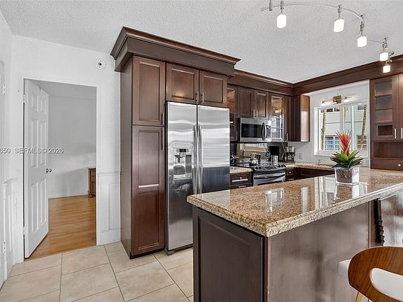 4th image of 1000 SE 4th St APT 225