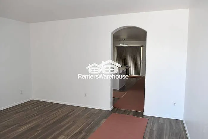 1623 E Silverbirch Ave — Photo 3