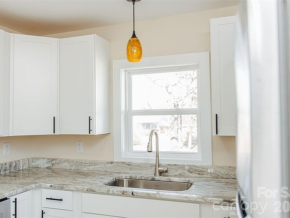 5th image of 126 Campbell St