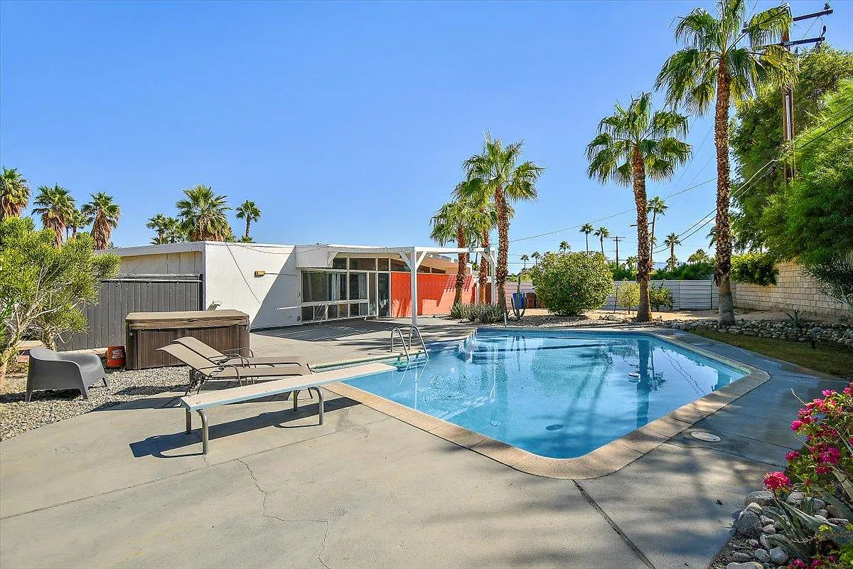 3 bed, 1399 sqft, $4,000 — Photo 1