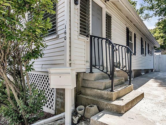 4th image of 160 Linwood St