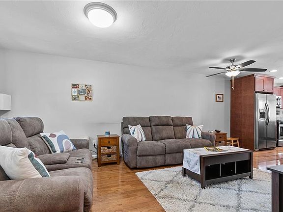 5th image of 100 Woodlawn Ave #2