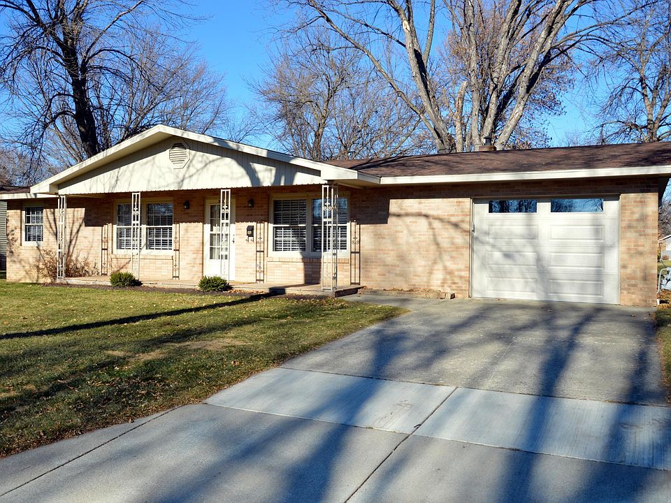 1st image of 300 Hillcrest Ave