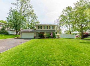 7 Pimlico Dr, Commack, NY 11725