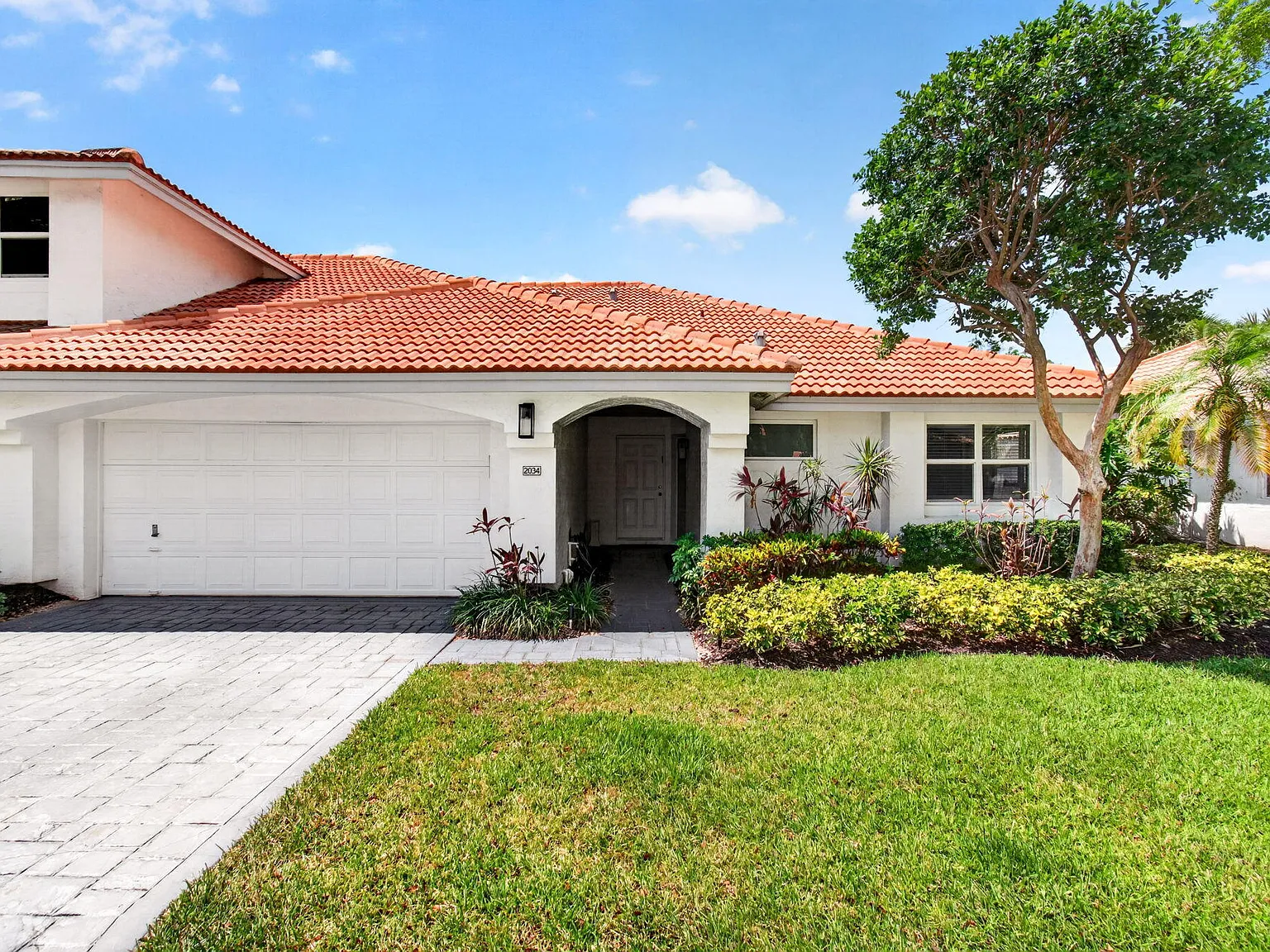 2 bed, 2.5 bath, 1527 sqft, $12,000 — Photo 2