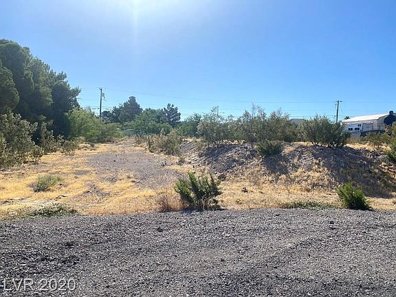 2nd image of 323 N Pueblo Blvd