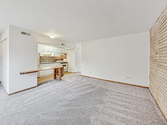 4th image of 860 W Lill Ave APT 3