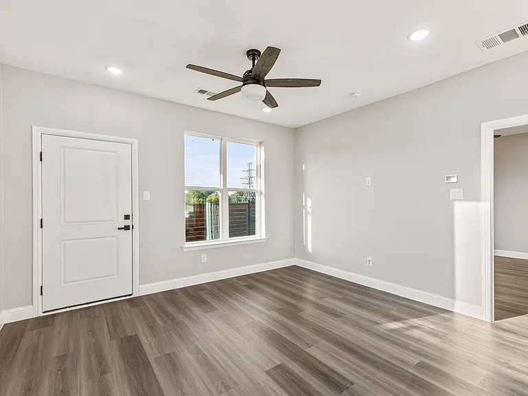 825 Premier Pkwy — Photo 8