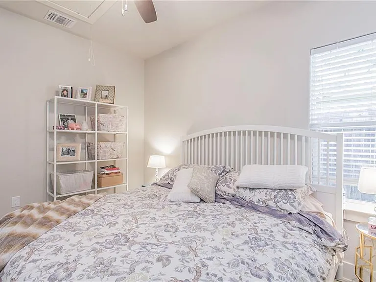 1700 Singleton Ave #B — Photo 15