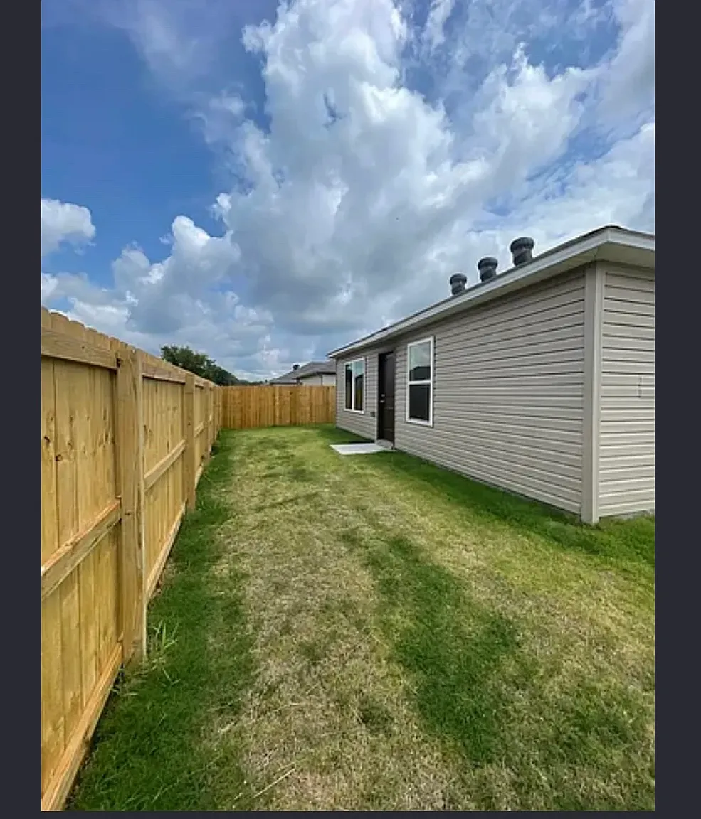 4 bed, 1450 sqft, $1,800 — Photo 2