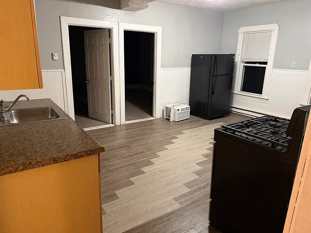 2 bed, 1.0 bath, 1000 sqft, $2,300 — Photo 2