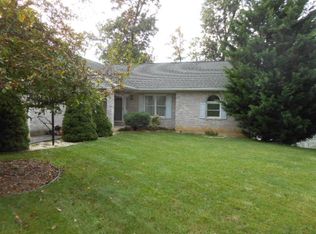 6119 Greenbriar Dr, Fayetteville, PA 17222