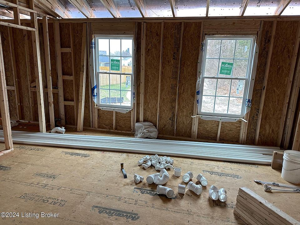 2nd image of 8105 Gateway Run Rd