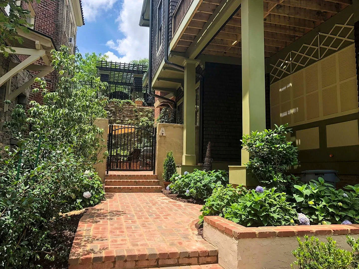 1 bed, 800 sqft, $2,200 — Photo 3