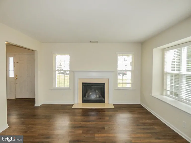 2105 Lexington Mews — Photo 10