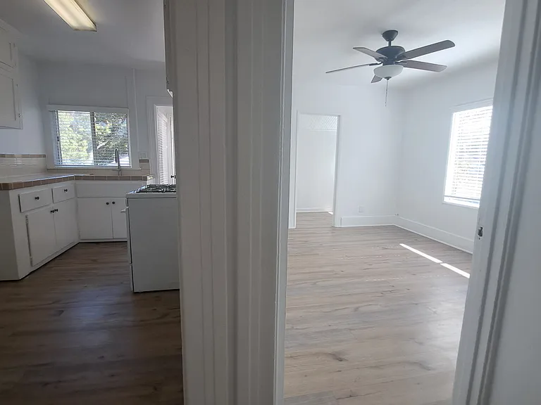 5944 Carlton Way — Photo 9