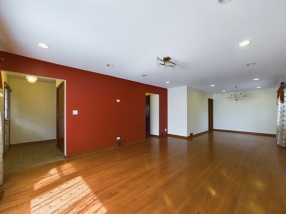 4th image of 2610 W Pratt Blvd #8